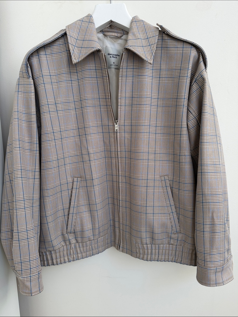 Women’s Abercrombie & Fitch Zip Bomber Jacket, Size M, Light Gray blue Plaid.